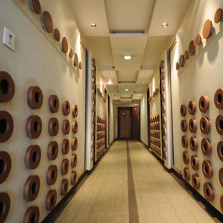 Neelkanth Paradise Hotel Ahmedabad Bagian luar foto