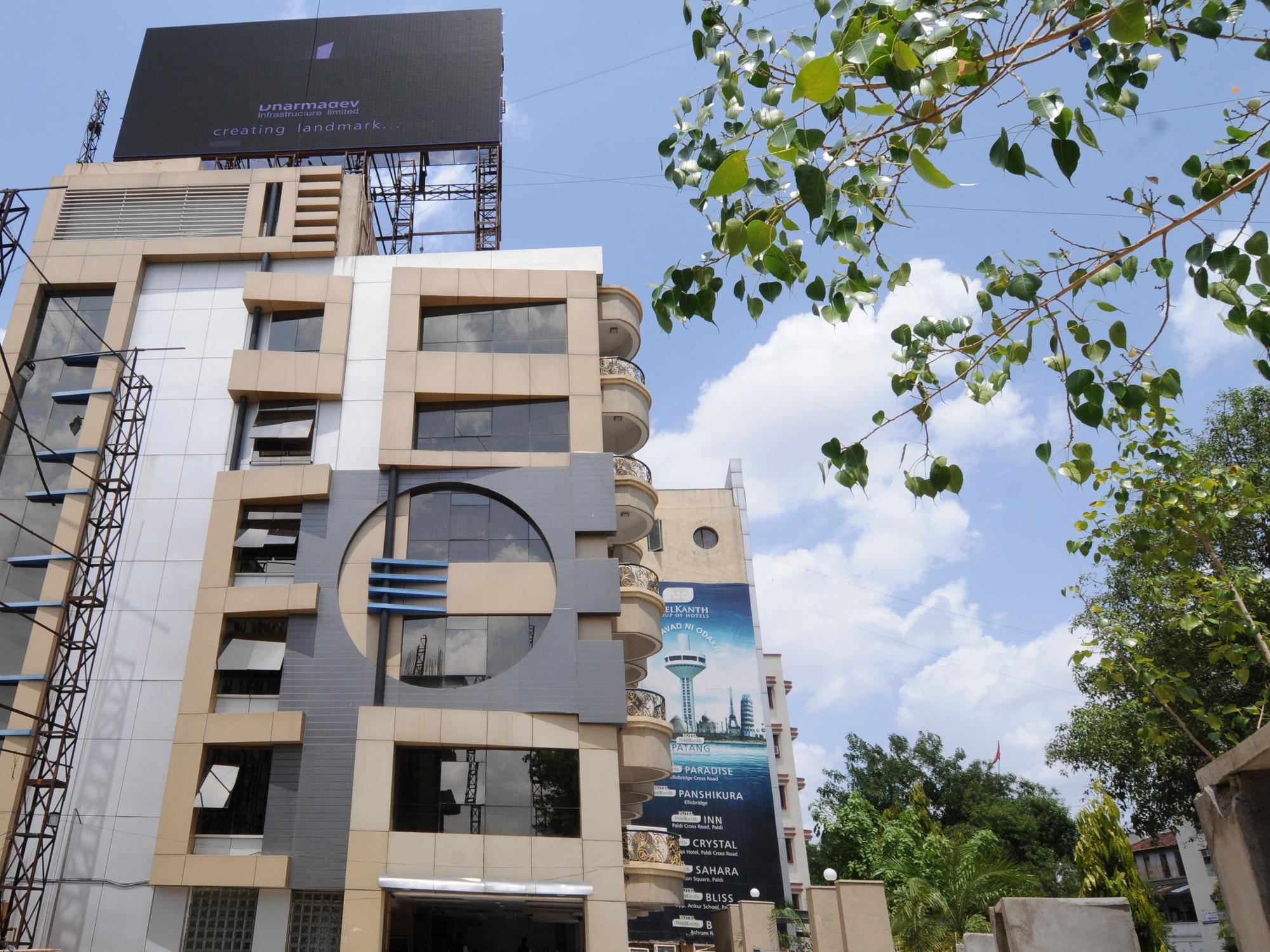 Neelkanth Paradise Hotel Ahmedabad Bagian luar foto