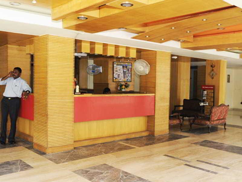 Neelkanth Paradise Hotel Ahmedabad Bagian luar foto