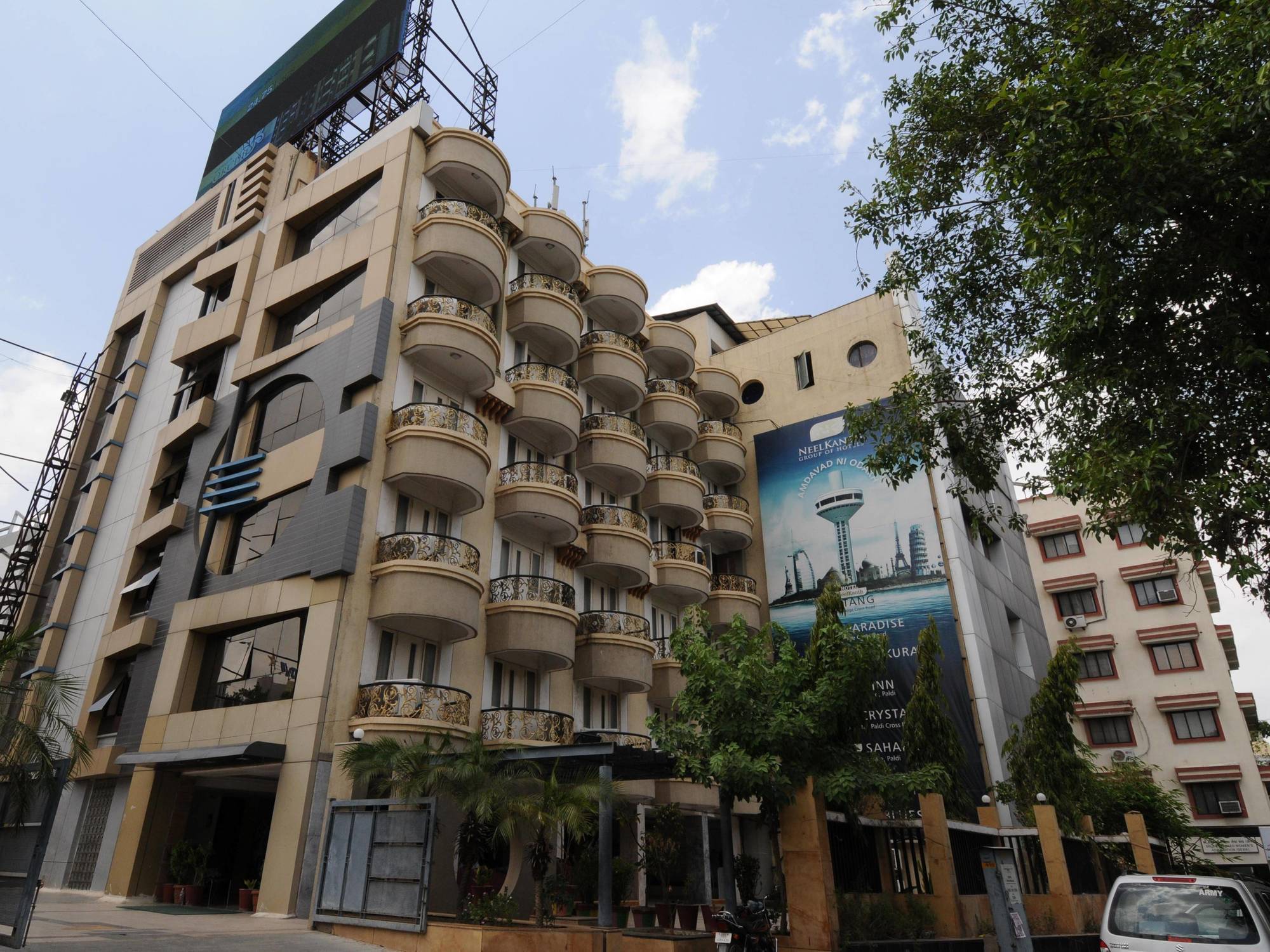 Neelkanth Paradise Hotel Ahmedabad Bagian luar foto