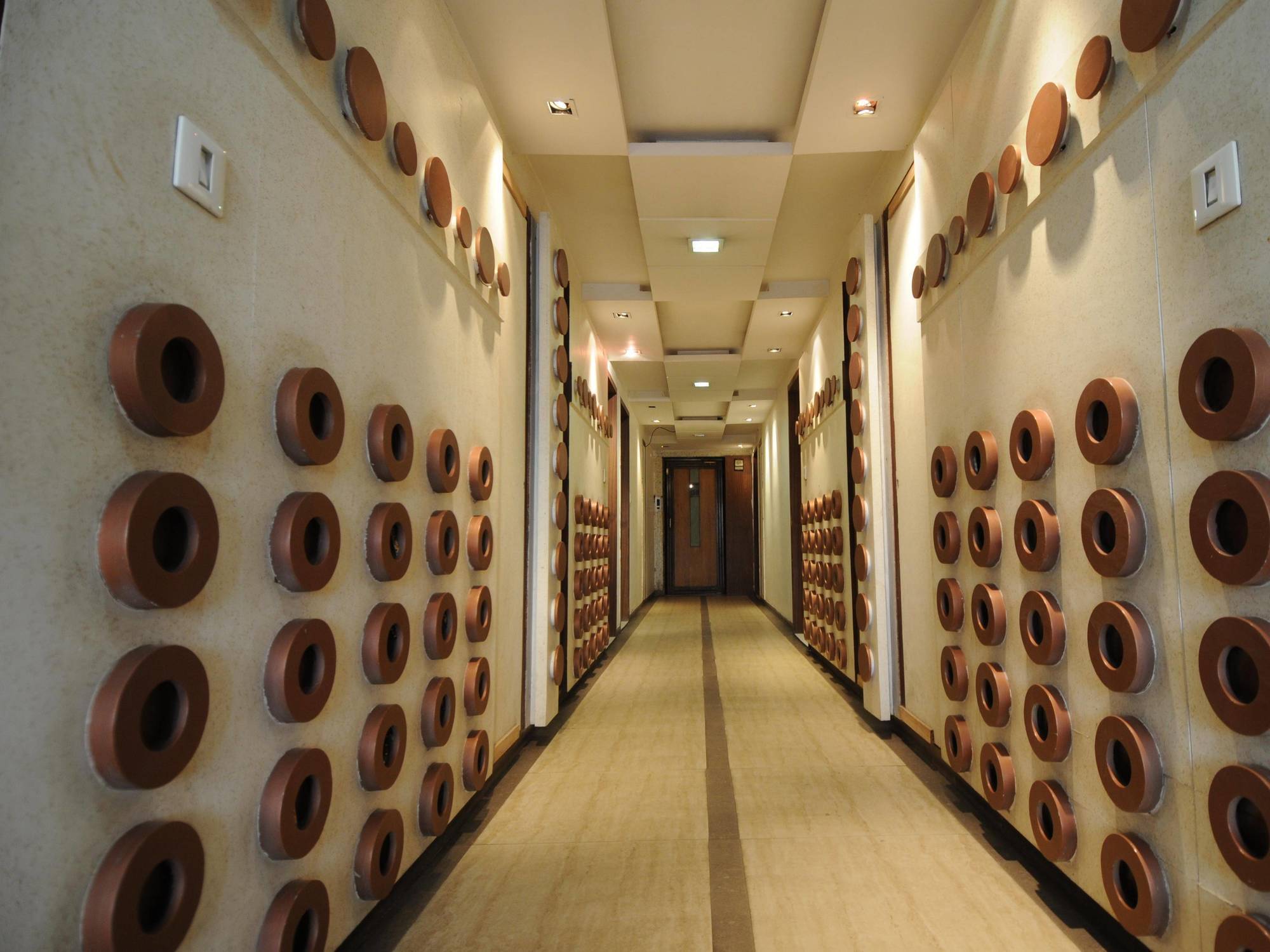 Neelkanth Paradise Hotel Ahmedabad Bagian luar foto